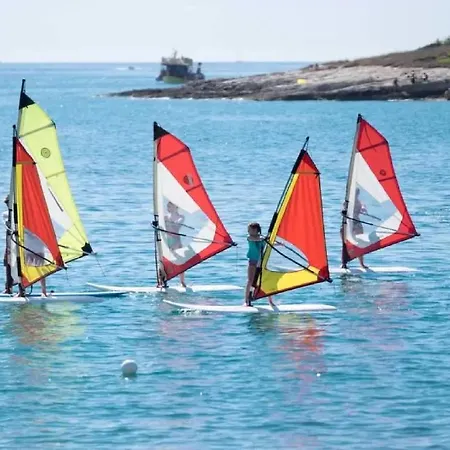 Istra Nielsen Daire *